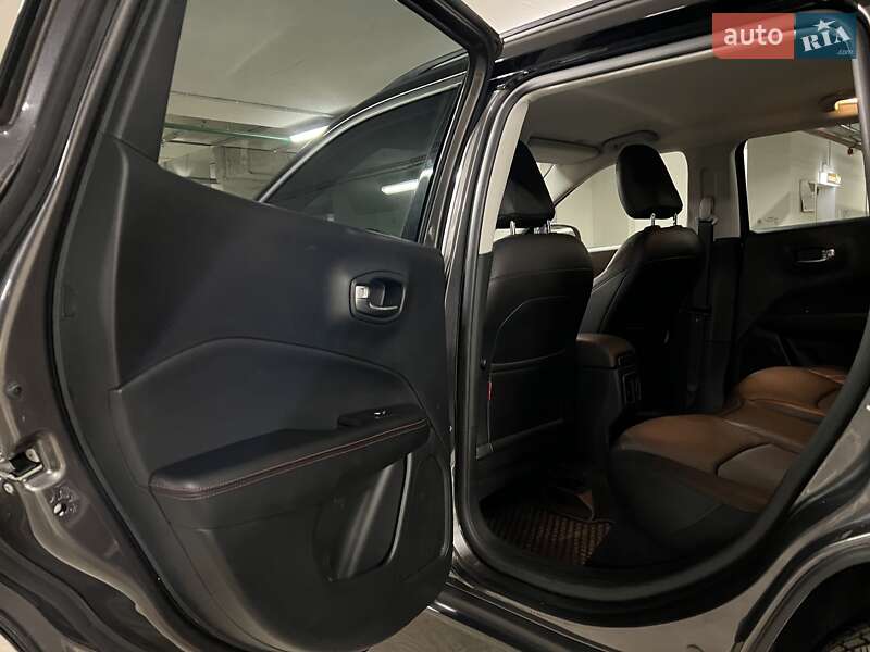 Внедорожник / Кроссовер Jeep Compass 2020 в Киеве