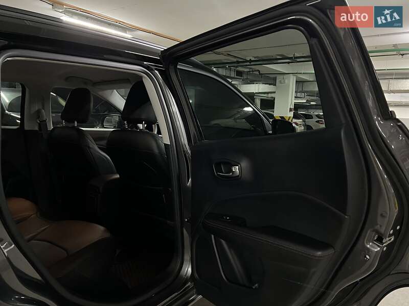 Внедорожник / Кроссовер Jeep Compass 2020 в Киеве