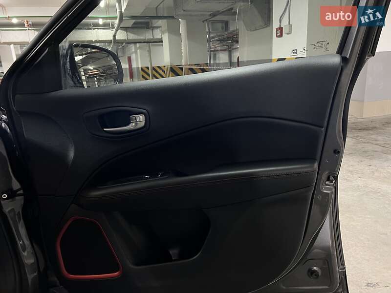 Внедорожник / Кроссовер Jeep Compass 2020 в Киеве