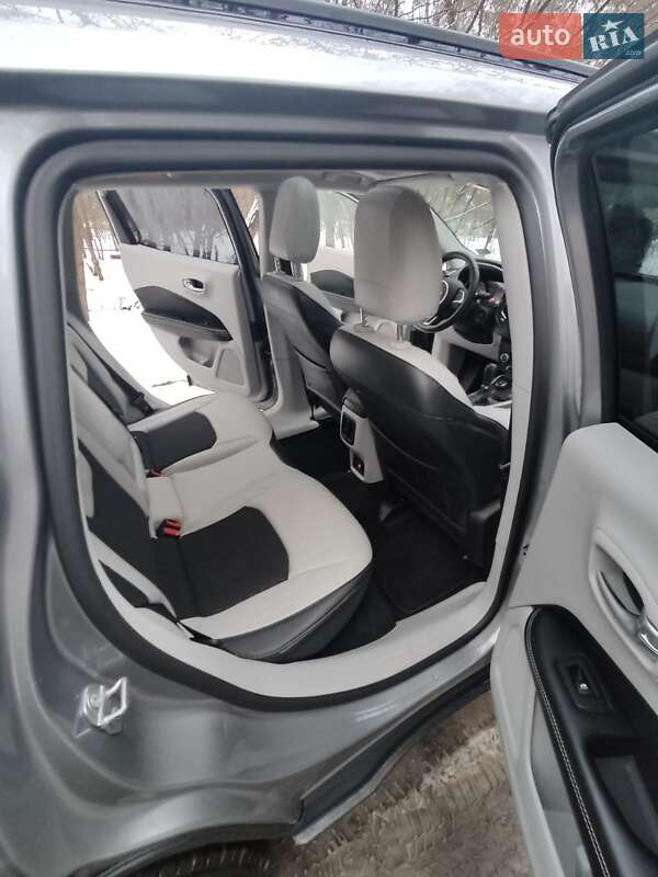 Позашляховик / Кросовер Jeep Compass 2017 в Києві фото 36 Позашляховик / Кросовер Jeep Compass 2017 в Києві