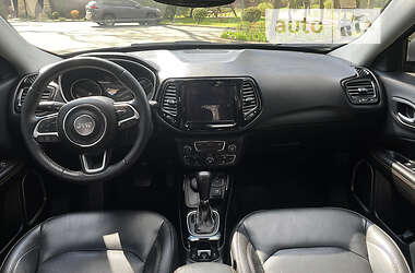 Внедорожник / Кроссовер Jeep Compass 2017 в 