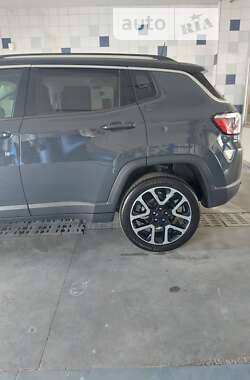 Внедорожник / Кроссовер Jeep Compass 2017 в 