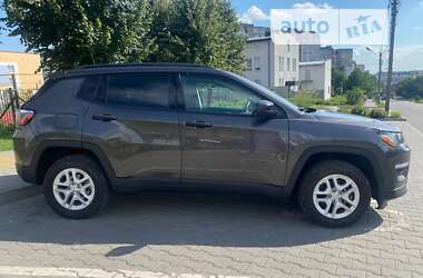 Внедорожник / Кроссовер Jeep Compass 2017 в Киеве