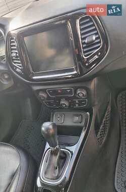 Внедорожник / Кроссовер Jeep Compass 2018 в 