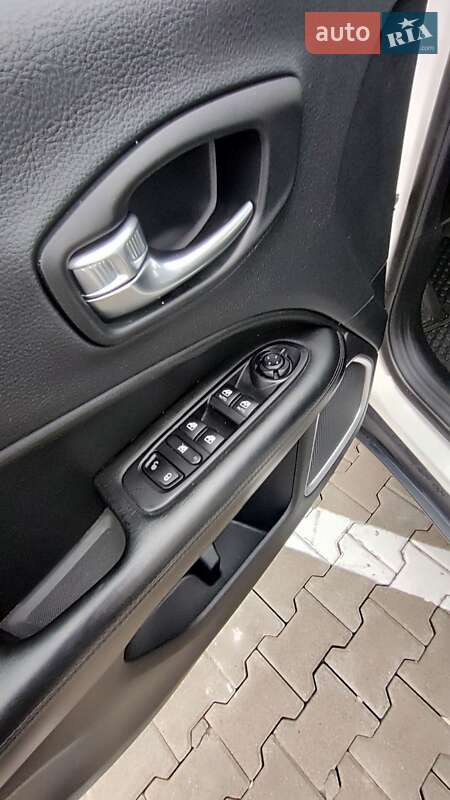 Внедорожник / Кроссовер Jeep Compass 2019 в Киеве фото 19 Внедорожник / Кроссовер Jeep Compass 2019 в Киеве