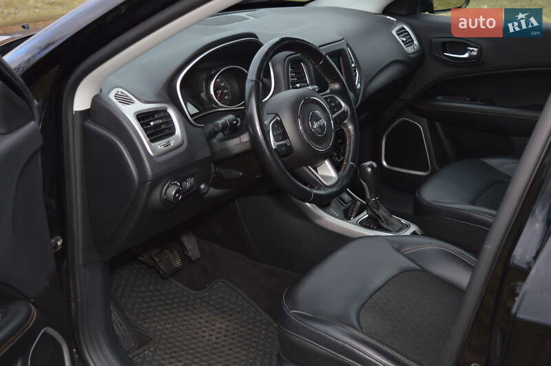 Внедорожник / Кроссовер Jeep Compass 2017 в Лохвице