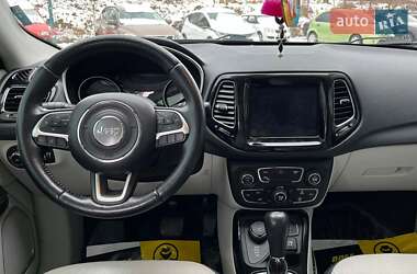 Внедорожник / Кроссовер Jeep Compass 2018 в 