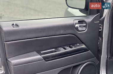 Внедорожник / Кроссовер Jeep Compass 2012 в 