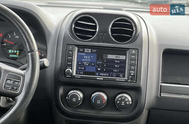 Внедорожник / Кроссовер Jeep Compass 2012 в 