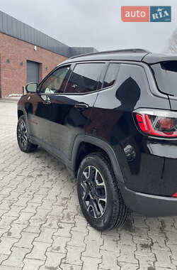 Внедорожник / Кроссовер Jeep Compass 2018 в 