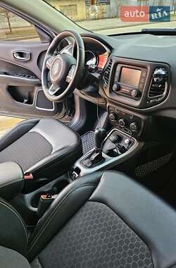 Внедорожник / Кроссовер Jeep Compass 2018 в 