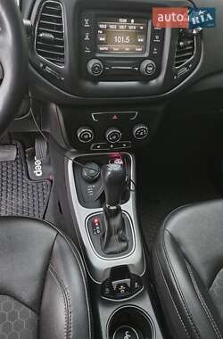 Внедорожник / Кроссовер Jeep Compass 2018 в 