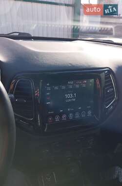 Внедорожник / Кроссовер Jeep Compass 2018 в 