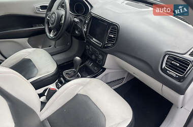 Внедорожник / Кроссовер Jeep Compass 2018 в 