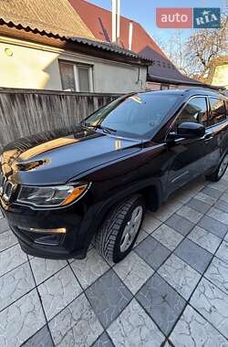 Внедорожник / Кроссовер Jeep Compass 2018 в 