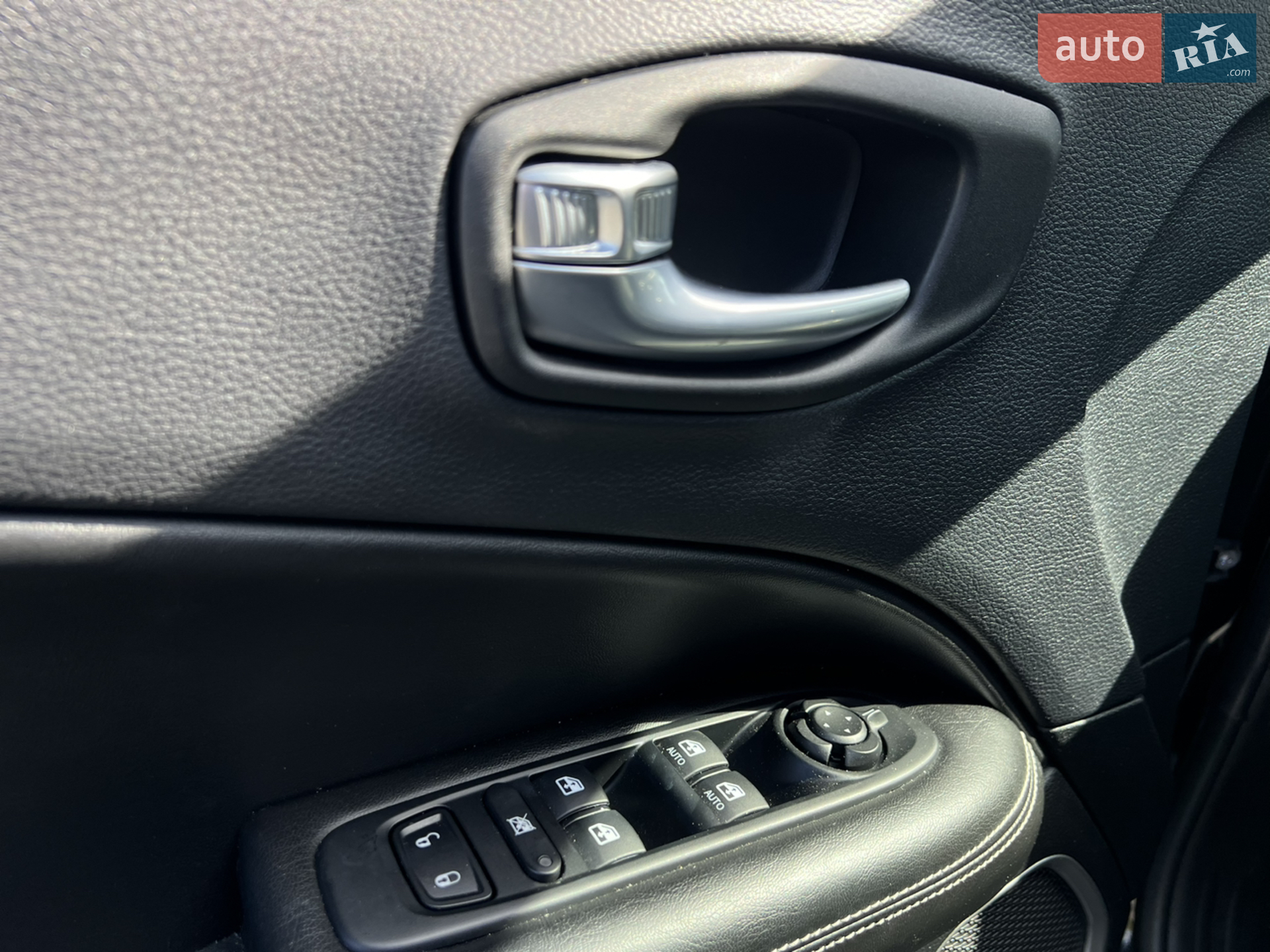 2020 Jeep Compass - мініатюра 17