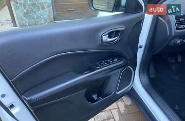 Внедорожник / Кроссовер Jeep Compass 2018 в 