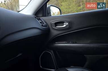Внедорожник / Кроссовер Jeep Compass 2018 в 