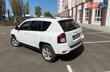 Внедорожник / Кроссовер Jeep Compass 2015 в 
