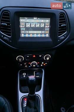 Внедорожник / Кроссовер Jeep Compass 2017 в 