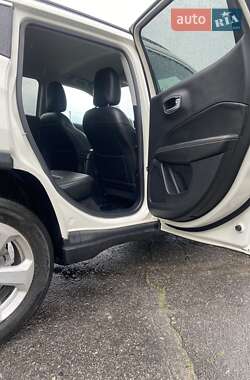 Внедорожник / Кроссовер Jeep Compass 2017 в 
