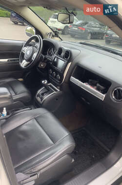 Внедорожник / Кроссовер Jeep Compass 2015 в 
