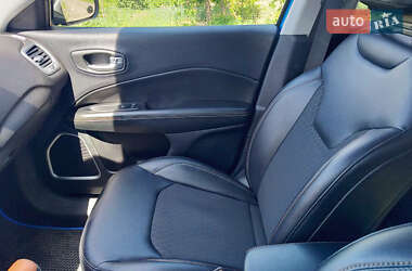 Внедорожник / Кроссовер Jeep Compass 2017 в 