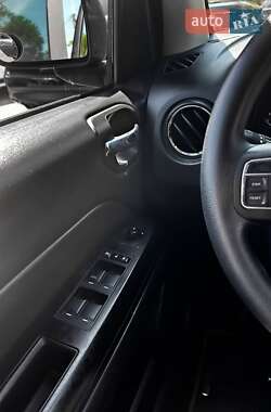 Позашляховик / Кросовер Jeep Compass 2014 в 