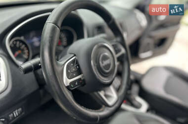 Внедорожник / Кроссовер Jeep Compass 2018 в 
