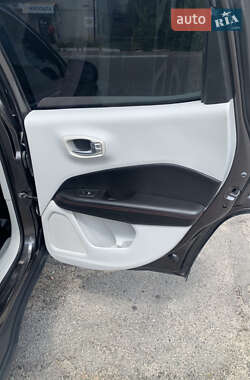 Внедорожник / Кроссовер Jeep Compass 2017 в 