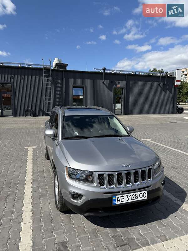 Позашляховик / Кросовер Jeep Compass 2014 в 