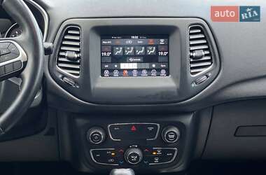 Внедорожник / Кроссовер Jeep Compass 2019 в 