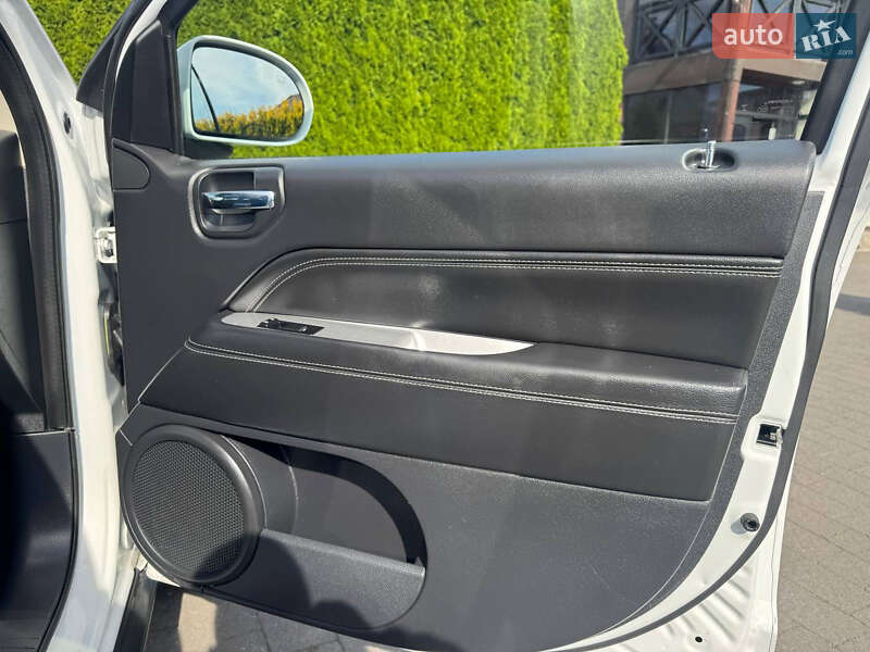 Внедорожник / Кроссовер Jeep Compass 2015 в Стрые