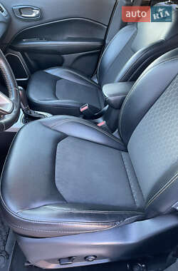 Внедорожник / Кроссовер Jeep Compass 2019 в 