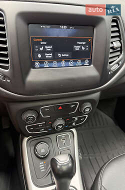 Внедорожник / Кроссовер Jeep Compass 2017 в 