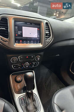 Внедорожник / Кроссовер Jeep Compass 2017 в 