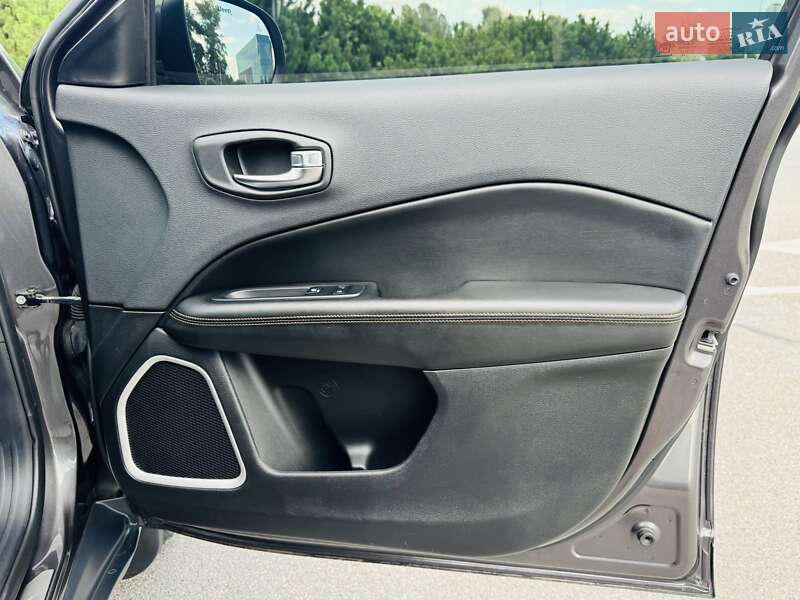 Внедорожник / Кроссовер Jeep Compass 2019 в Киеве