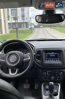Внедорожник / Кроссовер Jeep Compass 2018 в 