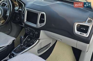 Внедорожник / Кроссовер Jeep Compass 2018 в 