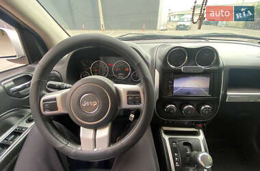 Внедорожник / Кроссовер Jeep Compass 2015 в 
