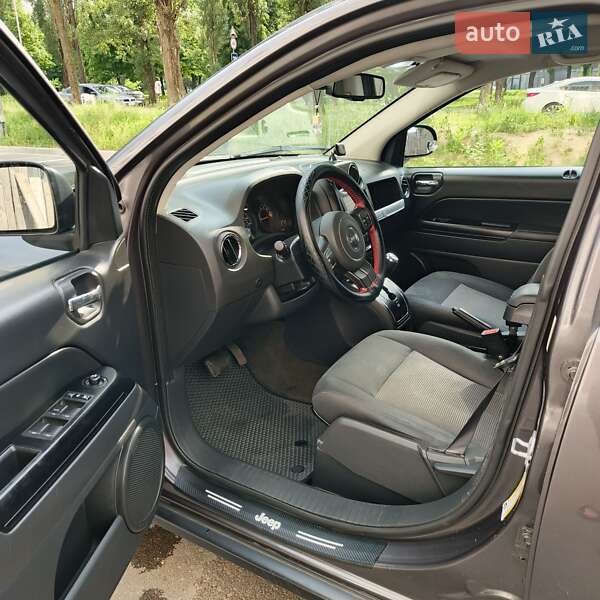 Позашляховик / Кросовер Jeep Compass 2016 в Вишневому фото 11 Позашляховик / Кросовер Jeep Compass 2016 в Вишневому