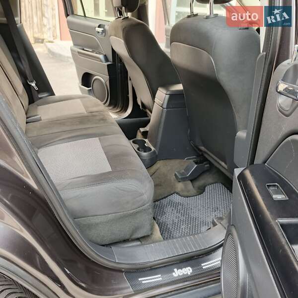 Позашляховик / Кросовер Jeep Compass 2016 в Вишневому фото 18 Позашляховик / Кросовер Jeep Compass 2016 в Вишневому