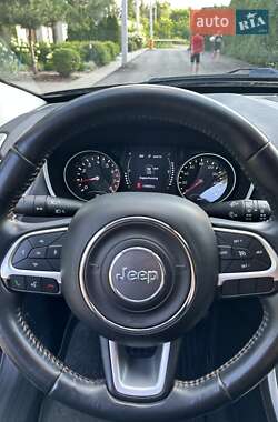 Внедорожник / Кроссовер Jeep Compass 2017 в 
