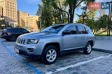 Внедорожник / Кроссовер Jeep Compass 2015 в 