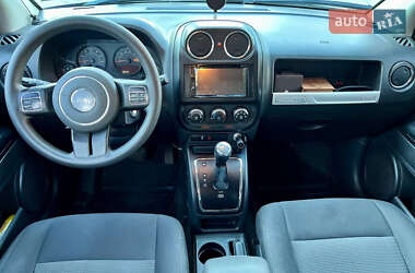 Внедорожник / Кроссовер Jeep Compass 2015 в 