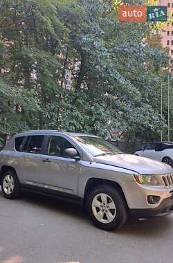 Внедорожник / Кроссовер Jeep Compass 2015 в 