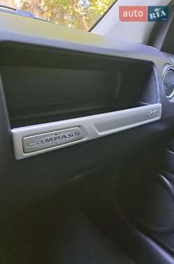 Внедорожник / Кроссовер Jeep Compass 2015 в 