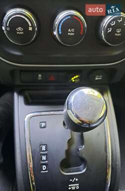 Внедорожник / Кроссовер Jeep Compass 2015 в 