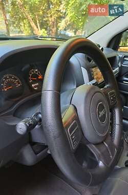 Внедорожник / Кроссовер Jeep Compass 2015 в 