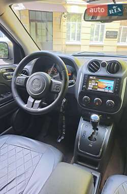 Внедорожник / Кроссовер Jeep Compass 2015 в 